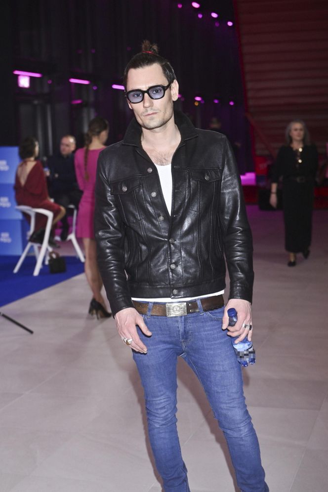 Spodnie spłatały figla Bartoszowi Gelnerowi na ramówce TVP