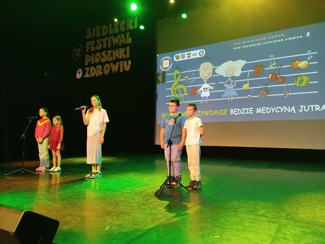 Propagowanie zdrowego stylu życia w tak wdzięcznej formie jak piosenka zyskało przez lata wielu zwolenników i co roku gromadzi chętnych do śpiewania.