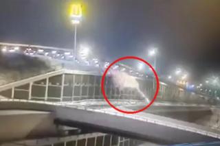 Auto runęło z impetem z parkingu na drogę DK94 w Sosnowcu