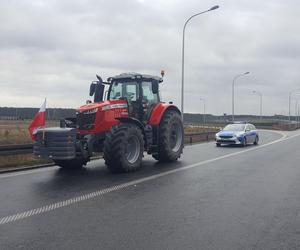 ​Na S5 koło Leszna zaczęła się druga doba rolniczego protestu