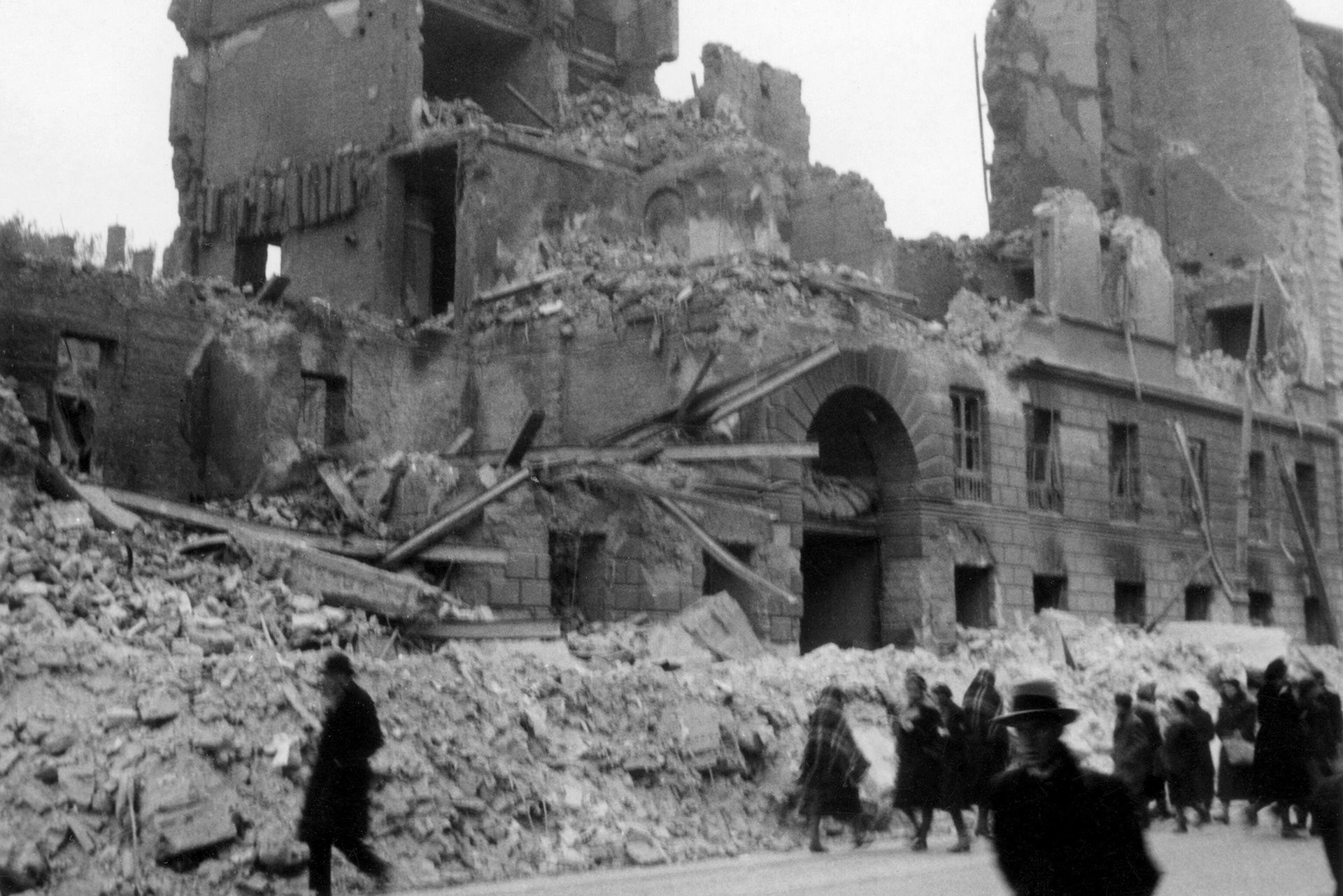 A year ago, the Germans announced aid  for the surviving  victims of the war. To this day, they have not started the ...