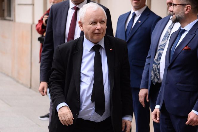 AI wybrała 5 najlepszych polityków w Polsce ostatnich 30 lat!