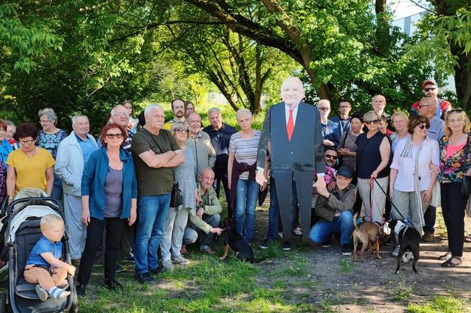 Happening działaczy Zielonych Wrzosów w Toruniu. Kukła prezydenta zamiast Michała Zaleskiego