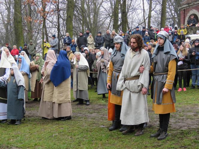 Misterium Męki Pańskiej na kalwaryjskim wzgórzu w Piekarach Śląskich