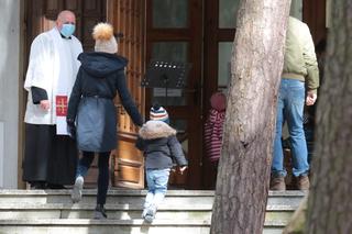 Marta Kaczyńska z mężem i synkiem poświęciła koszyczek