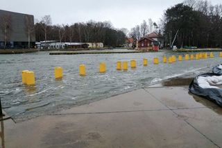 Bałtyk wdziera się na ląd. Cofka i sztorm podtopiły Pomorze [GALERIA]