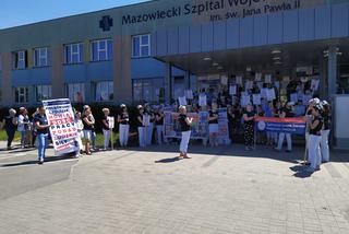 Protest pielęgniarek i położnych pod Mazowieckim Szpitalem Wojewódzkim w Siedlcach - 07.06.2021