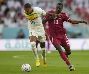 Katar - Senegal WYNIK: Historyczny gol Katarczyków, ale punktów brak. Szalony mecz. Senegal górą, gospodarze mundialu prawie za burtą