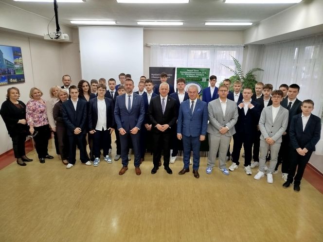 Skorzysta miasto, uczniowie i nauczyciele. Siedlecka „Samochodówka” podpisała umowę patronacką z Politechniką Warszawską