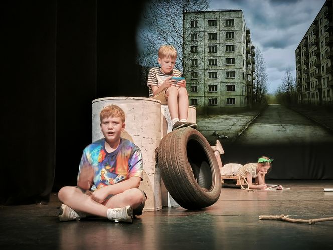 Spektakl na zakończenie warsztatów teatralnych w Teatrze Miejskim w Lesznie
