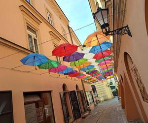 Tarnowskie Umbrella Sky na ul. Piekarskiej