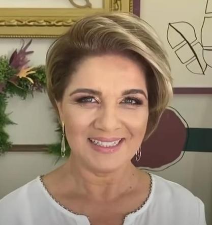 Najlepsze fryzury dla kobiet po 50-tce na blond włosy