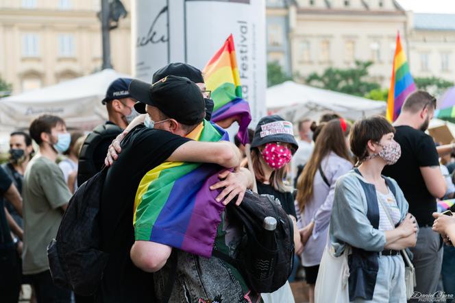 Krakowscy nauczyciele wspierają osoby LGBT. Opublikowali emocjonalny apel