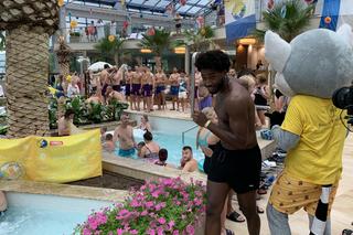 Wodny Mecz w Basenach Tropikalnych