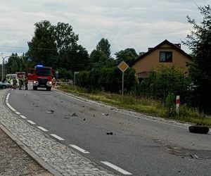 Tragedia w Białobrzegach. Fordem uderzył w mercedesa. 49-latek nie przeżył