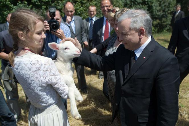 Jarosław Kaczyński w gospodarstwie w Kubalinie