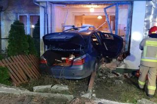 Sokołów Podlaski: osobówka wjechała w dom. Ranna została 53-letnia kobieta