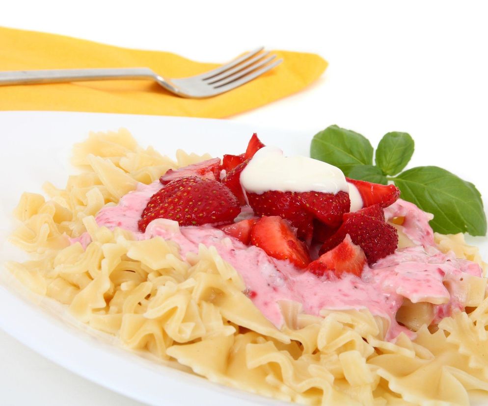 Makaron z truskawkami jak u babci – klasyk, który nigdy się nie nudzi