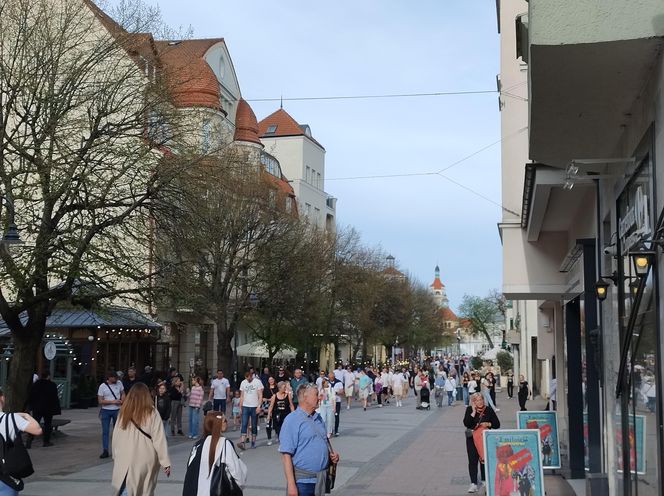 Wielkanoc w Sopocie. Tłumy turystów przyjechały, by spędzić święta nad morzem 