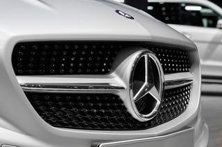 Na Mercedesa nie ma mocnych! Inne marki produkujące auta luksusowe nawet nie depczą gwieździe po piętach