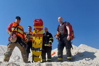 Akwen i biały piasek jak śmiertelna pułapka. Turysta ugrzązł w mule i nie mógł się ruszyć