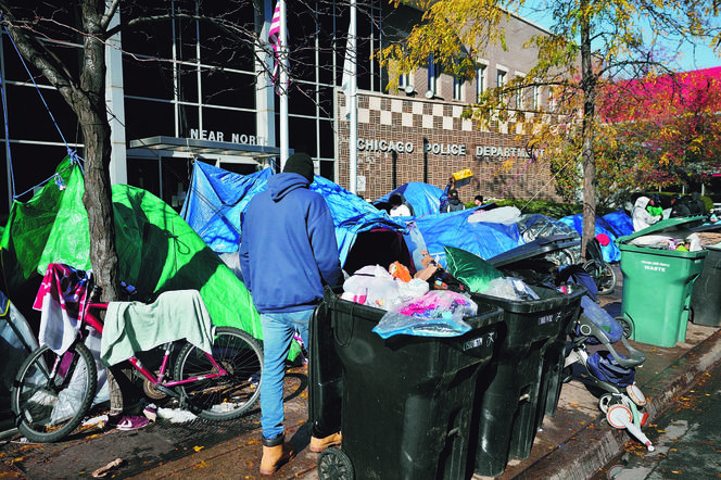 NYC i Chicago walczą z migracyjną falą
