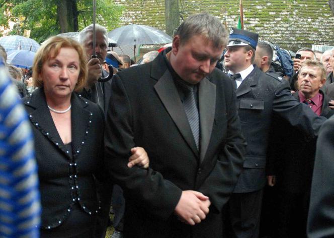POGRZEB LEPPERA: Żona Irena Lepper, syn Tomasz Lepper  - kto jeszcze był na pogrzebie Andrzeja Leppera