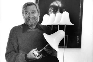 Verner Panton z lampą Pantop swojego projektu