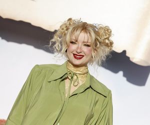 Premiera serialu 1670! Herman w gorsecie, kwiecista Dębska i Byczkowska w białych majtkach