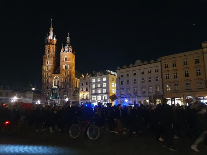 Strajk Kobiet w Krakowie. Protest na Rynku Głównym [27.10.2020]