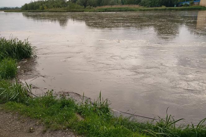 Wezbrana woda w rzekach w powiecie rzeszowskim