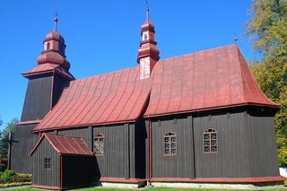 To jedna z najpiękniejszych wsi w Małopolsce. Zasłynęła dzięki jednej decyzji proboszcza
