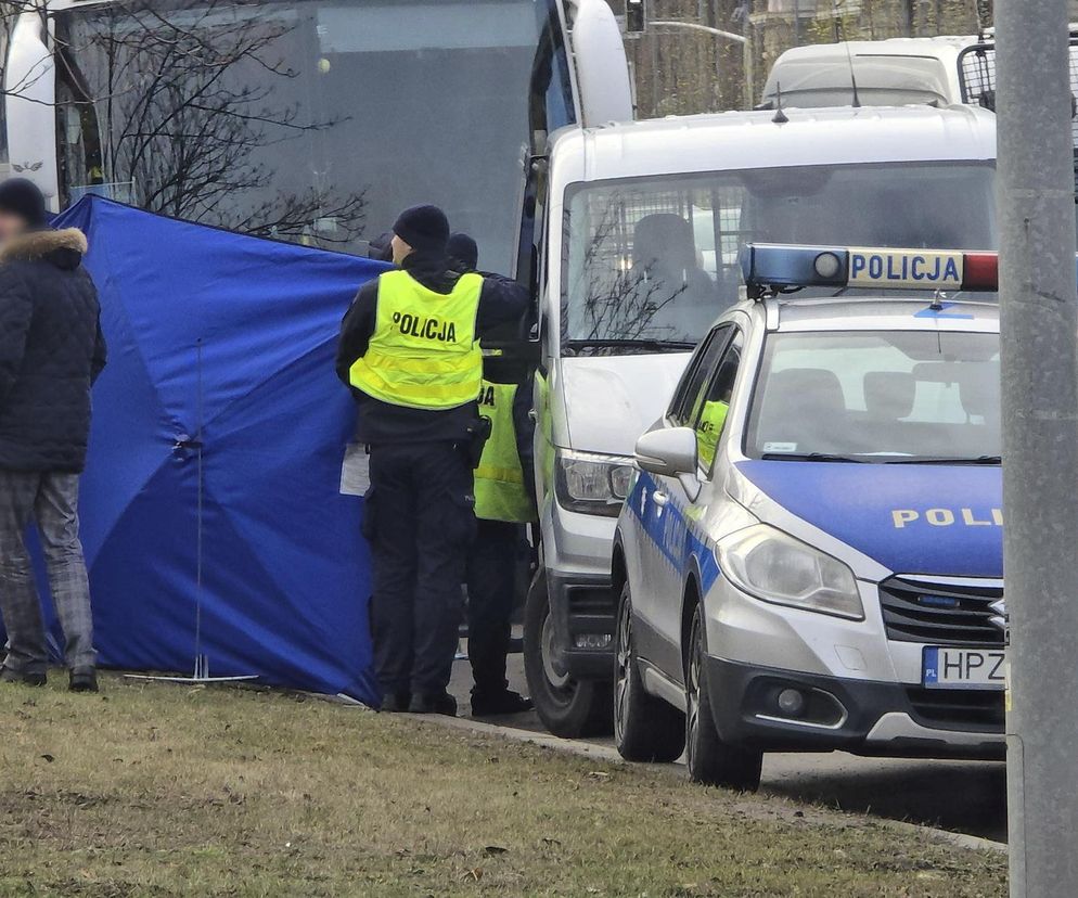 Zmarł podczas konwoju policyjnego. Głęboka rana w okolicy gardła