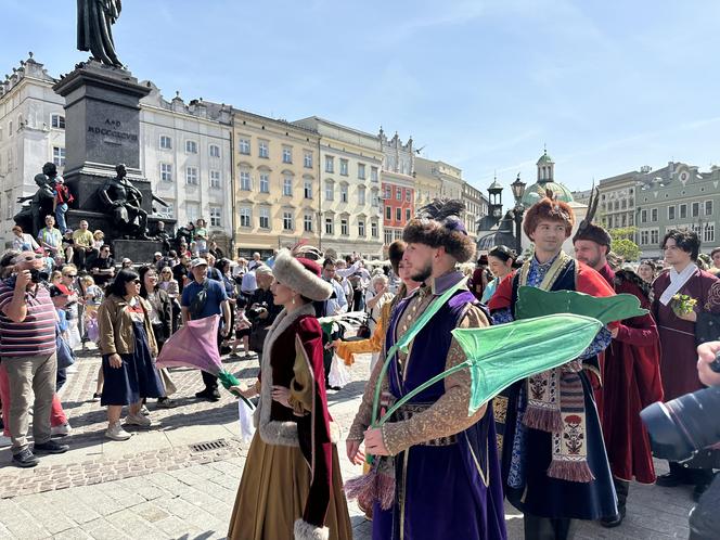 "Polonez wiosenny" na Rynku Głównym w Krakowie