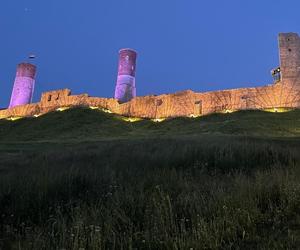 Dramatyczne zdarzenie! Kobieta stoczyła się ze skarpy przy Zamku Królewskim w Chęcinach