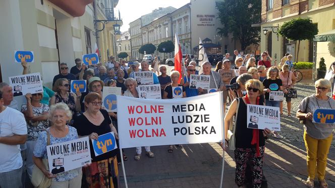 "Wolne media!". Mieszkańcy Tarnowa wyszli na ulicę 