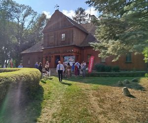 Samorząd Województwa Mazowieckiego kupił zabytkowy dwór w Paplinie wraz z otaczającym go terenem
