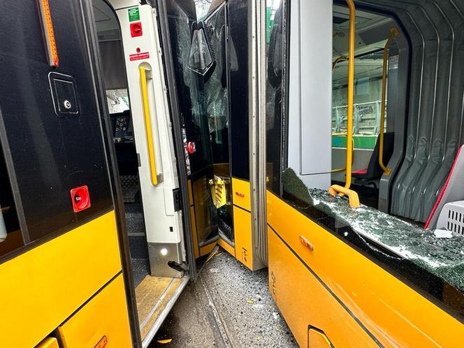 Totalna demolka na Bielanach. Roztrzaskane tramwaje i wielu rannych! Trzy osoby trafiły do szpitala