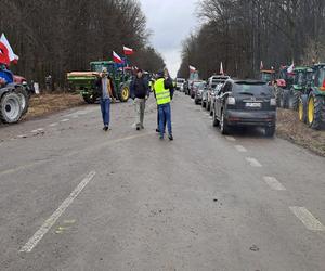 Rolnicy z woj. lubelskiego blokują drogi w regionie. Na protestującymi czuwa policja 