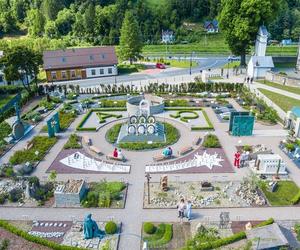 Największe tego typu ogrody w Polsce już otwarte. Małopolskie uzdrowisko przeżywa najazd turystów zza granicy [GALERIA]