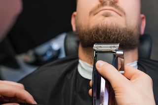 Więcej zarazków niż w toalecie i psiej sierści? Modna broda pod lupą naukowców