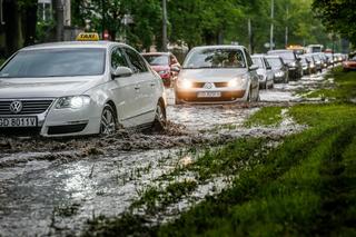 Silne burze idą od zachodu. Ostrzegamy przed gradem