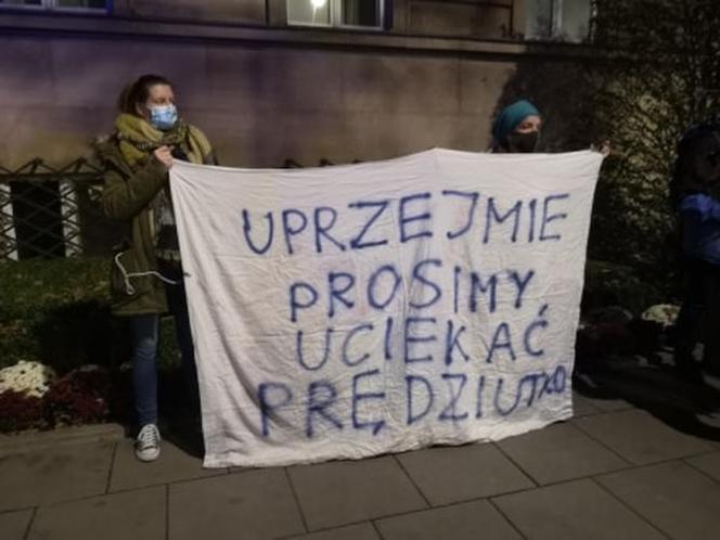 Protesty kobiet 9.11.2020. Manifestacje przed MEN