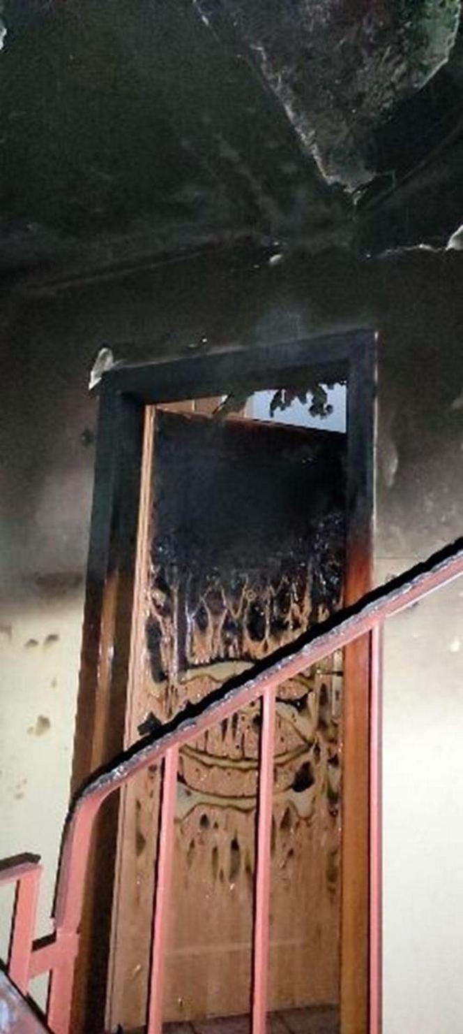 Pożar mieszkania w Stalowej Woli. Mężczyzna uratował się skacząc z balkonu