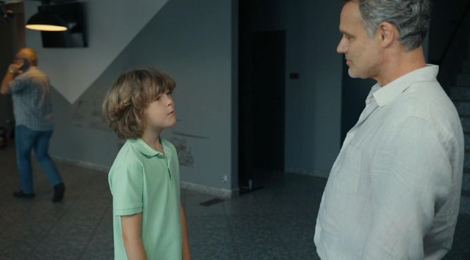 Barwy szczęścia. Grześ (Noah Culbreth), Karol (Jan Wieczorkowski)