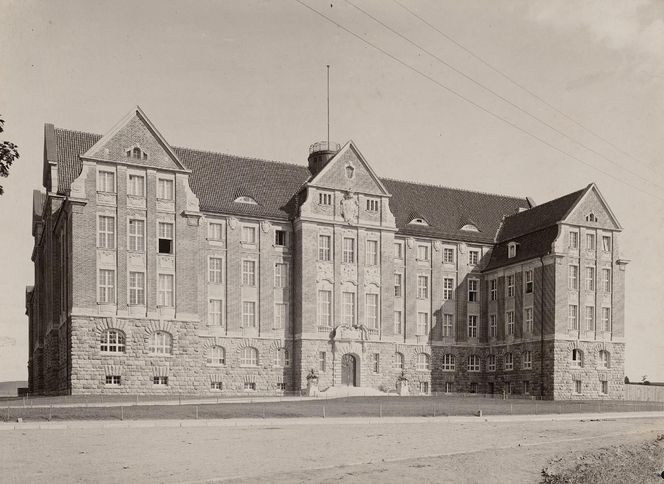To jeden z najpiękniejszych budynków w Olsztynie. Dawniej pomieszczenia zajmowało m.in. Gestapo