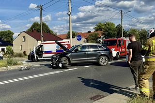 Wypadek w Andrespolu. Zderzenie auta z motocyklem, 22-latka trafiła pod opiekę ratowników