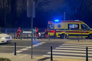 Koszmarna zbrodnia na Pradze-Północ. Kobieta z raną kłutą brzucha przewieziona do szpitala