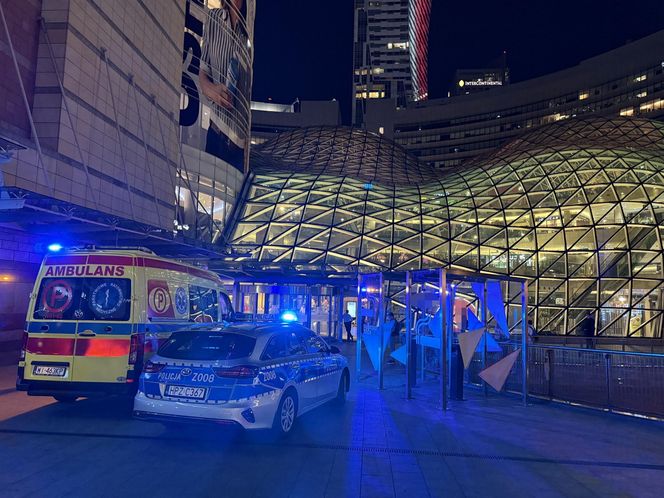 Warszawa. Kobieta skoczyła z piętra w Złotych Tarasach