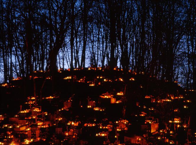Piknik na mogile: dawne polskie obyczaje kulinarne związane ze Świętem Zmarłych 